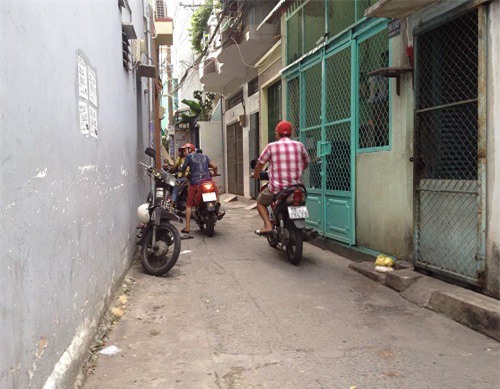 Vợ chồng bị cướp giật mất 650 triệu đồng giữa Sài Gòn