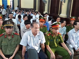 Xét xử Phạm Công Danh: Đề nghị giải mật tài liệu giám định tài sản