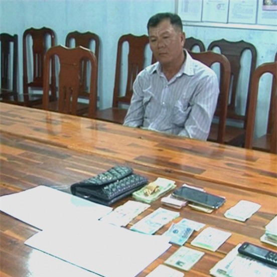 Bắt cặp vợ chồng chuyên móc cốp xe trộm đồ ở Bạc Liêu