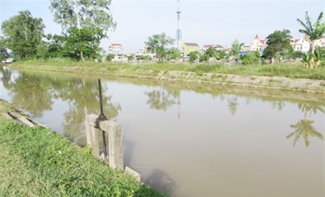 Bố mẹ lo tang lễ về, đau đớn nhận tin con chết đuối