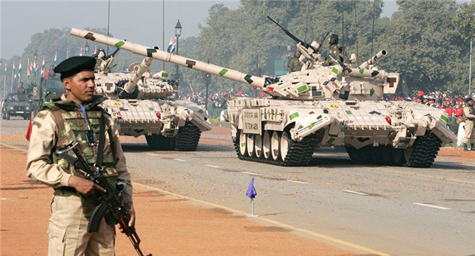 Ấn Độ điều xe tăng đến sát biên giới Trung Quốc