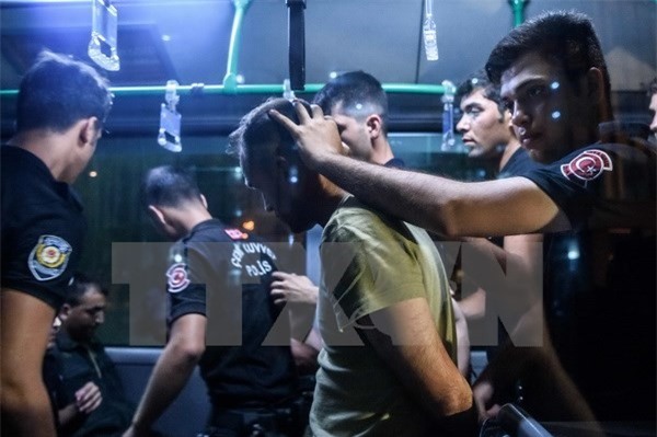 Thổ Nhĩ Kỳ đình chỉ 6.500 nhân viên Bộ Giáo dục sau đảo chính