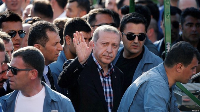 Tổng thống Thổ Nhĩ Kỳ thoát chết là nhờ Nga