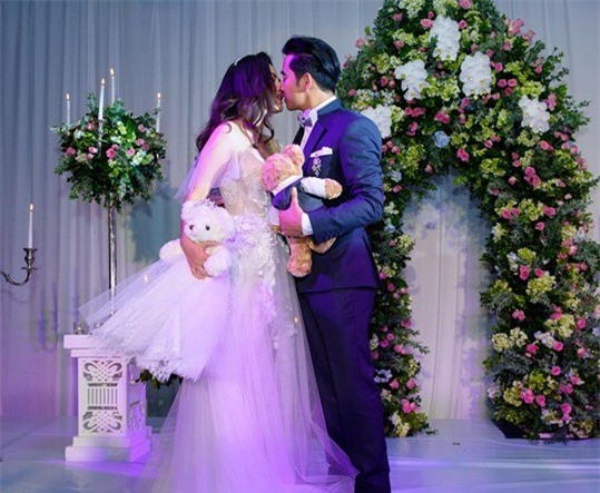 Ngọc Lan - Thanh Bình hôn nhau say đắm trong đám cưới