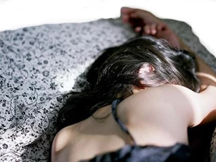 Bé gái 12 tuổi "trao thân" cho bạn trai trong ngày sinh nhật