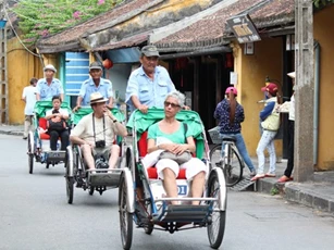 Khách Trung Quốc đến Hà Nội tăng chóng mặt