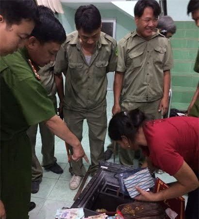 Nghiện game, nghịch tử dẫn bạn về nhà trộm két sắt của mẹ