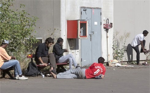 Pháp sơ tán hơn 1.500 người nhập cư khỏi trại tị nạn tại Paris