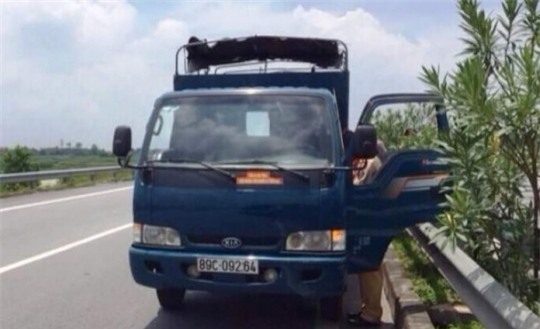 Hà Nội: Lái xe ô tô trộm cắp, đâm thẳng vào tổ công tác CSGT 