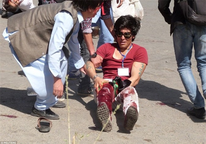 Hình ảnh đau thương sau vụ đánh bom đẫm máu ở Afghanistan 