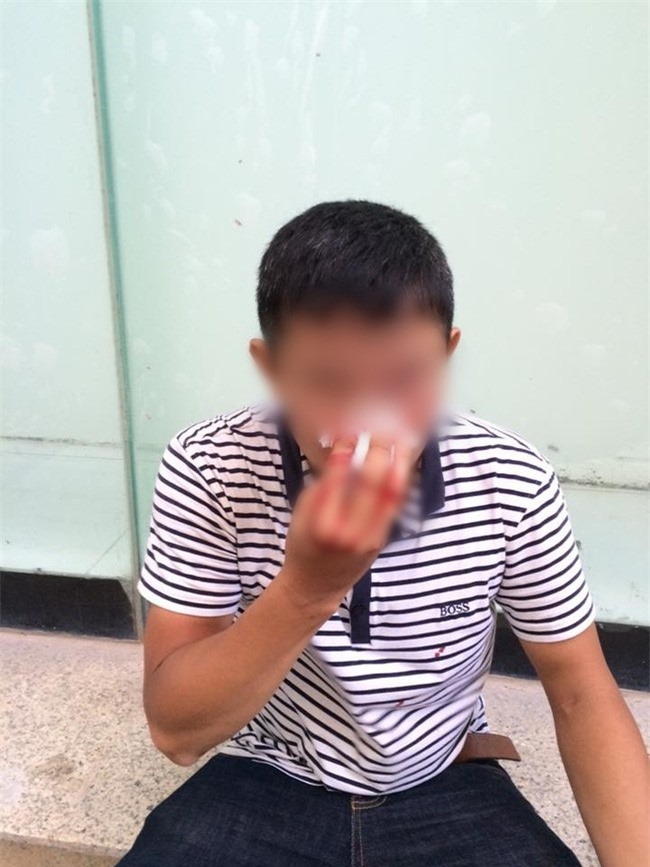 Tiếc 30.000 đồng, Giám đốc dùng vợt tennis đánh shipper gẫy mũi