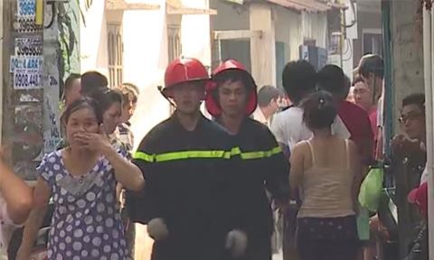 Cháy nhà trong hẻm sâu, người dân hoảng loạn tháo chạy