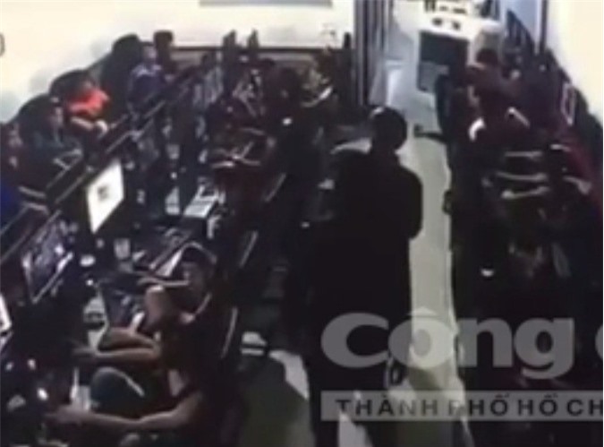 Nam thanh niên bị 3 đối tượng xông vào đâm tử vong trong quán net