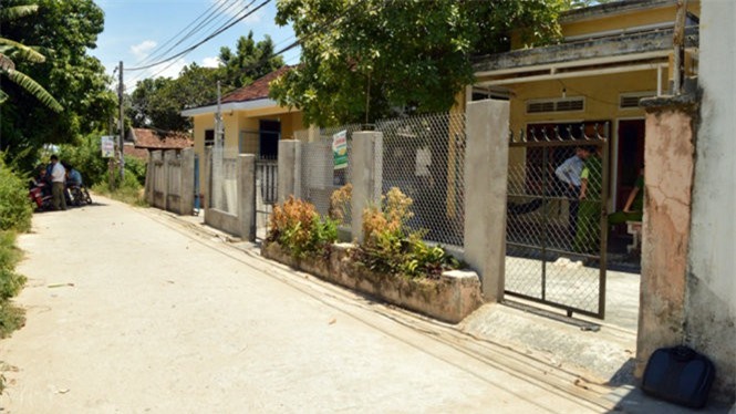 Nghi vợ có tình nhân, chồng cuồng ghen đổ xăng thiêu sống