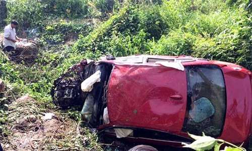 Xe BMW lao xuống vực, 7 người thương vong