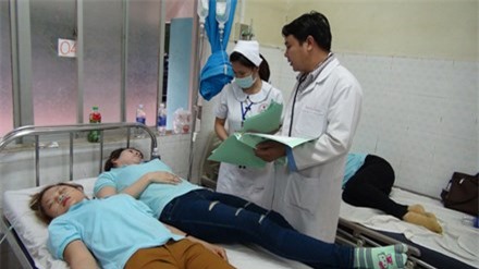 Bình Phước: 33 công nhân bị ngộ độc sau bữa ăn trưa