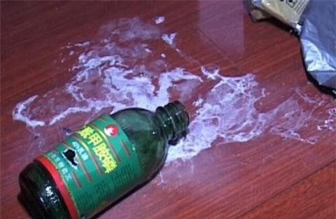 Buồn chuyện gia đình, bà mẹ ép 2 con nhỏ cùng uống thuốc sâu tự tử