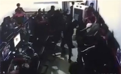 Nam thanh bị đâm chết sau khi nhìn nhóm côn đồ đua xe