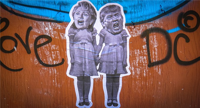 Ông Donald Trump đặt biệt danh mới cho bà Clinton