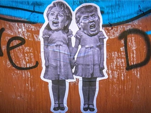Ông Donald Trump đặt biệt danh mới cho bà Clinton