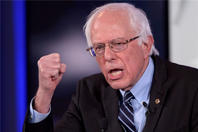Sanders: Bà Clinton phải là Tổng thống Mỹ
