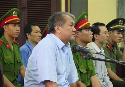 Xét xử Phạm Công Danh: "Thổi giá" đất để rút tiền VNCB