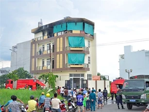 Vờ chữa cháy, nghi trộm lẻn vào căn nhà 3 tầng "cuỗm" tài sản