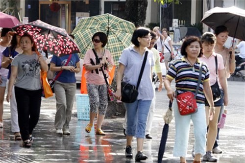 Khách Trung Quốc đến Việt Nam tăng vọt