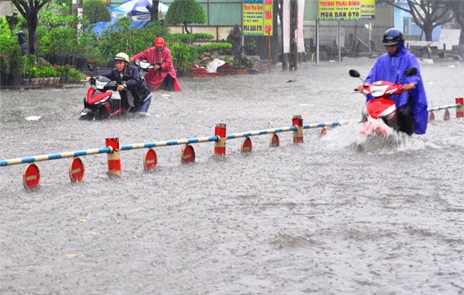 Tin mới nhất: Cơn bão số 1 tiến sâu vào đất liền, suy yếu dần
