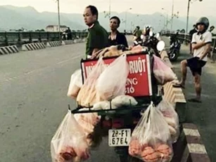 Tin mới vụ người đàn ông nhảy xuống sông mất tích nghi bị truy sát