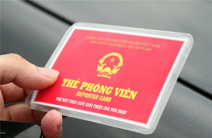 Xử lý hàng loạt xe ôtô gắn "bùa hộ mệnh" Bộ Công an