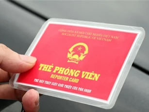 Xử lý hàng loạt xe ôtô gắn "bùa hộ mệnh" Bộ Công an