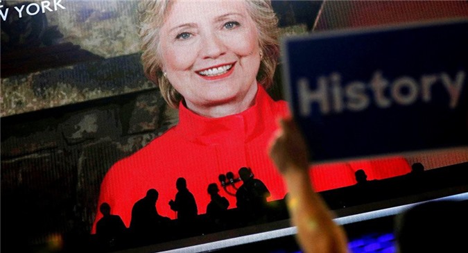 Bà Clinton ủng hộ NATO trong cuộc chiến chống lại nước Nga