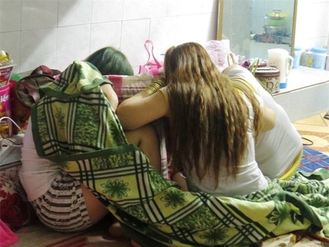 Bắt tại trận nhiều tiếp viên massage đang kích dục cho khách