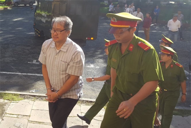 Phạm Công Danh dùng bằng đại học giả qua mặt Ngân hàng Nhà nước