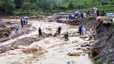 Yên Bái: Một nam sinh bị lũ cuốn trôi khi đi chăn trâu
