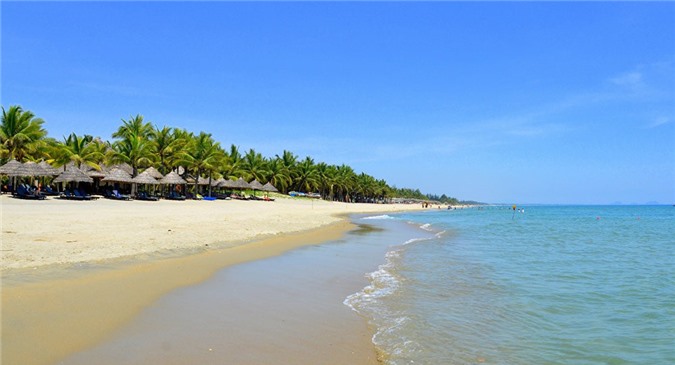 "Ăn chơi" ở bãi biển Cửa Đại của Việt Nam rẻ nhất thế giới