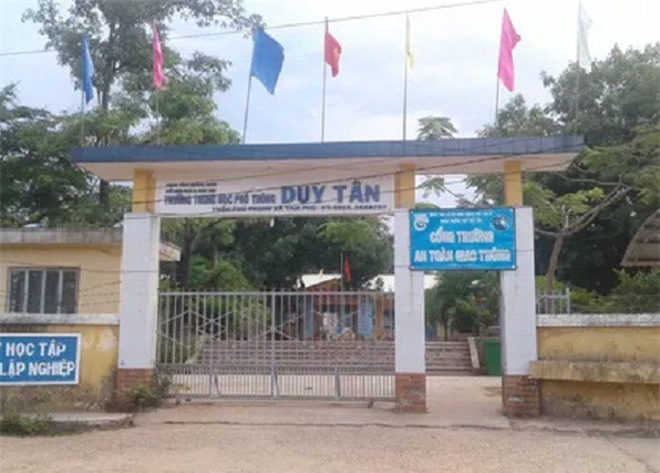 Bắt quả tang phó hiệu trưởng dùng ảnh "nóng" tống tiền giáo viên