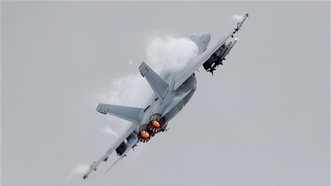 Mỹ: Chiến đấu cơ F/A-18 nổ tung trên không, phi công tử nạn