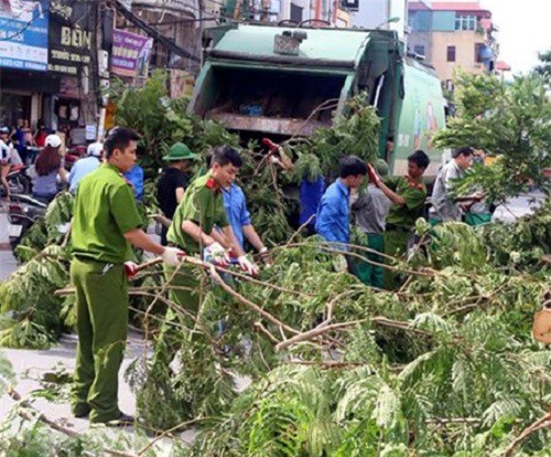 Sau bão số 1, Hà Nội thu dọn gần 800 tấn rác