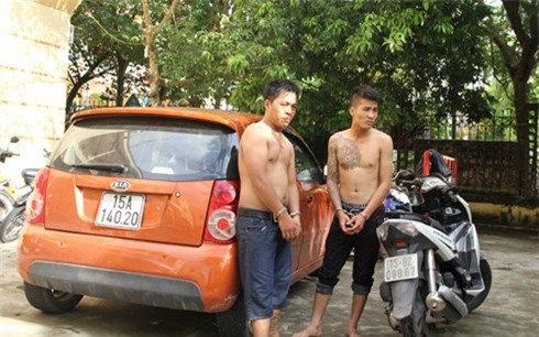 Bắt 2 đối tượng trộm ô tô, nhảy xuống kênh trốn công an