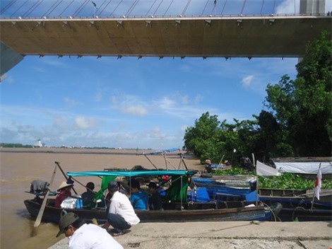 Buồn chán vì mất việc, thanh niên nhảy cầu Cần Thơ tự tử