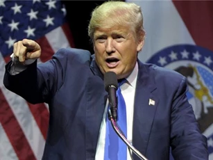 Donald Trump tuyên bố cứng rắn với Clinton trong cuộc chiến làm Tổng thống