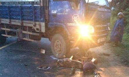 Kon Tum: Thăm con trai đi nghĩa vụ, 2 bố mẹ chết thảm trên đường về