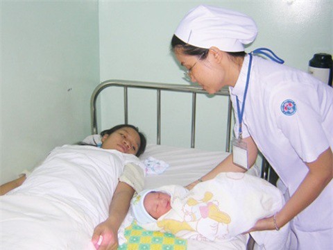 Truy tìm tài xế taxi nhẫn tâm bỏ mặc sản phụ sắp sinh giữa đường