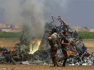 Tin nóng: Trực thăng Nga bị bắn rơi tại Syria, 5 người chết