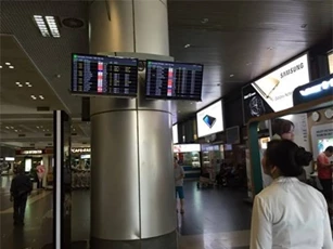 Hacker tấn công sân bay: Màn hình thông tin tại Nội Bài đã hoạt động