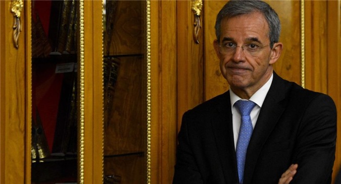 Nghị sĩ Pháp giận tím mặt vì bị nhà báo Ukraine "hỏi xoáy"