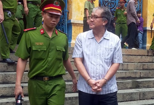 Phạm Công Danh đã bàn bạc gì với vợ và em trai tại tòa?