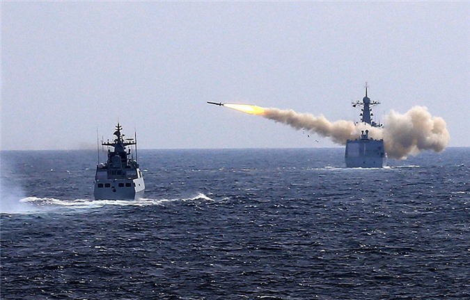 Trung Quốc bắn hàng chục tên lửa tại Hoa Đông